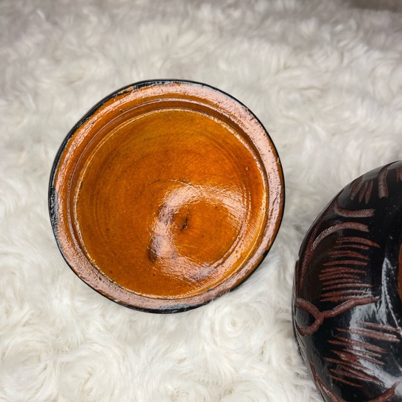An Etched Hand Carved Wooden Round Trinket, Spice, Salt, tobacco Box With Lid - Picture 8 of 9